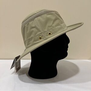 TILLEY AIRFLO MODEL LTM5 - NWT - SIZE 7 1/4 - BEIGE
MADE IN CANADA 🇨🇦